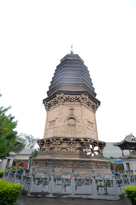 山西浑源圆觉寺，八角形密檐九层砖塔图片素材