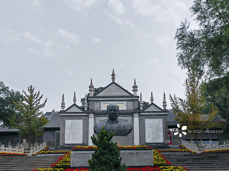 彭真生平暨中共太原支部旧址纪念馆 太原市文瀛公园 彭真雕塑 山西省省立第一中学校图片素材