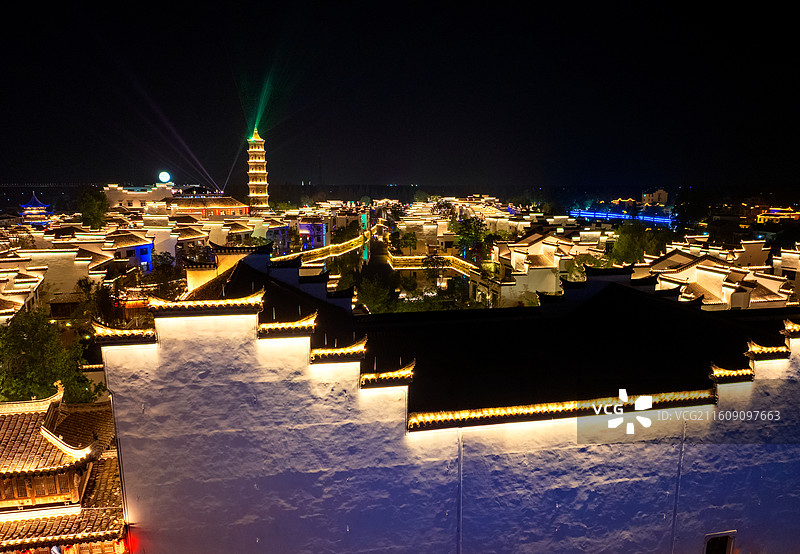 探寻灯光水影里的铜陵梨桥水镇图片素材