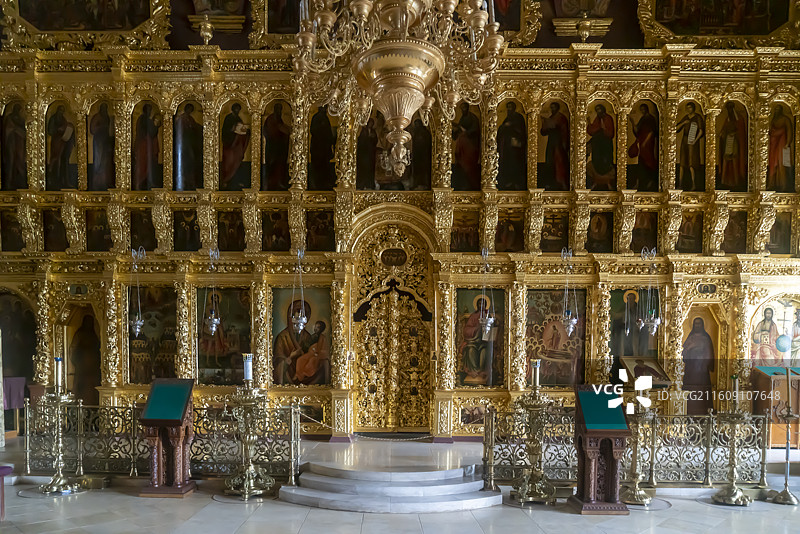 俄罗斯谢尔吉耶夫修道院圣三一大教堂后殿圣像璧图片素材