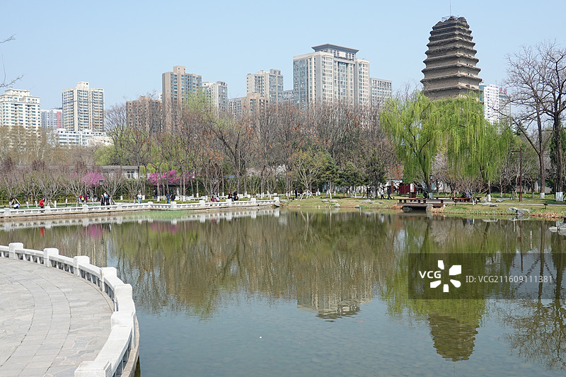 陕西省西安市西安博物院荐福寺小雁塔：倒影塔影图片素材