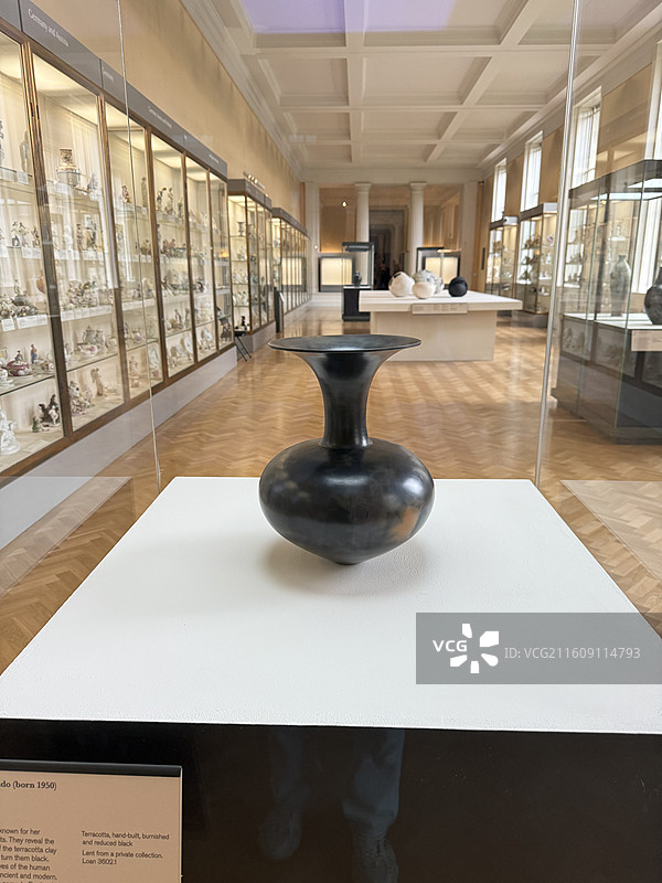 英国剑桥菲茨威廉博物馆的陶瓷藏品图片素材