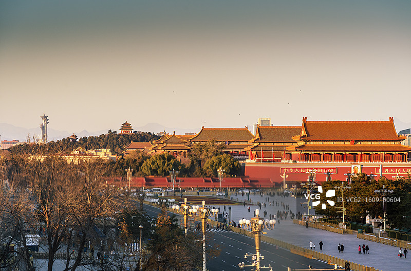 北京秋天阳光下的中轴线建筑秋色图片素材