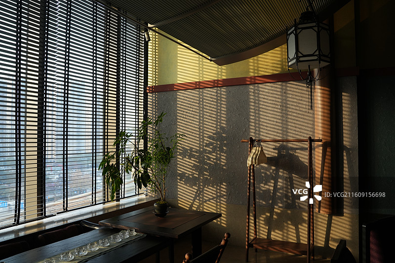 有光影的中式室内图片素材