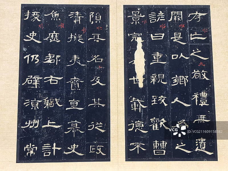 上海博物馆藏东汉隶书曹全碑册因字未损版｜朱砂批校墨色精拓本（中华再造善本双页册）｜书法研究图片素材