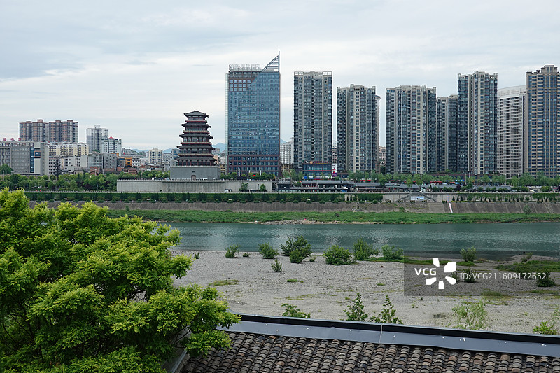 陕西省安康市汉滨区安康城墙汉江河堤拍江北西城阁图片素材