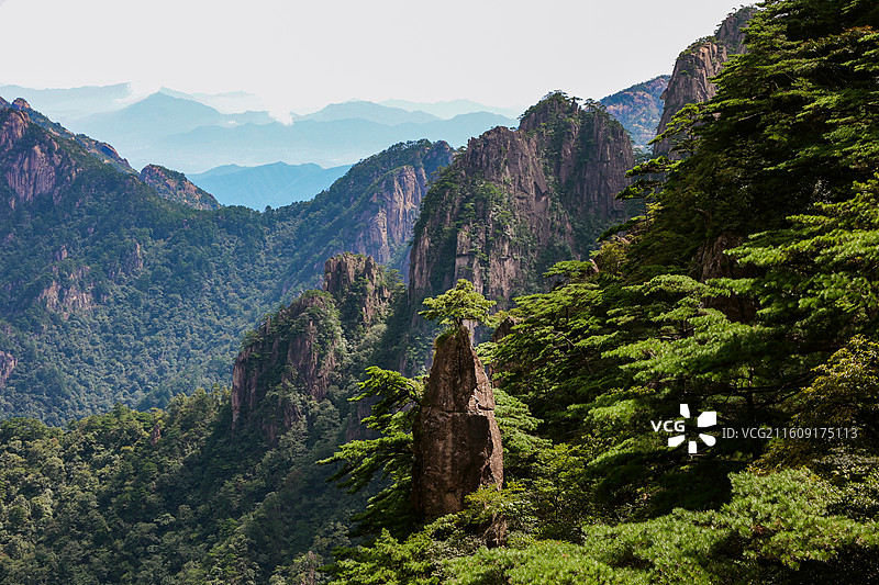黄山晴天后山风光梦笔生花图片素材