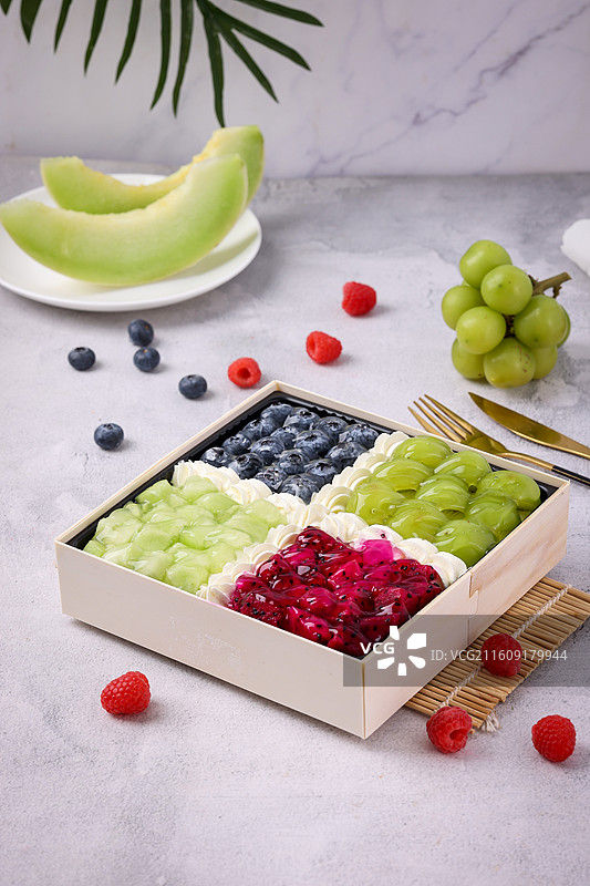 鲜果四重奏奶油蛋糕图片素材