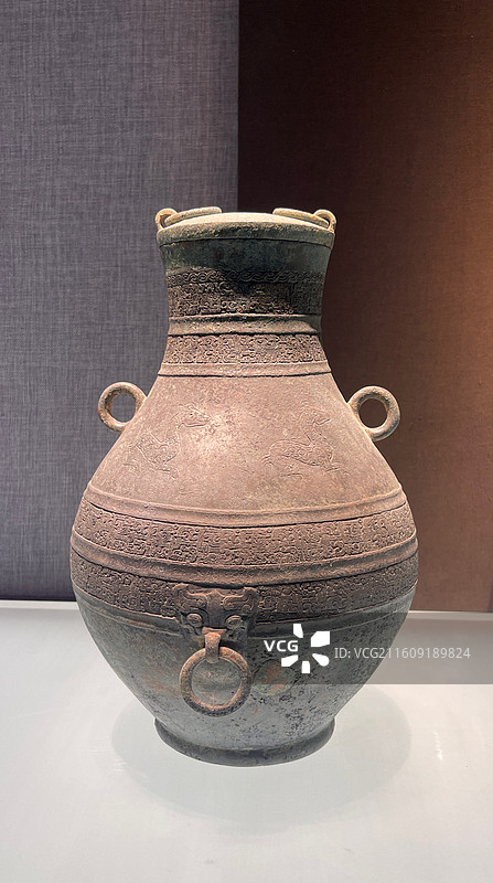 蟠虺四首纹铜壶 唐县北城子战国初期墓出土图片素材