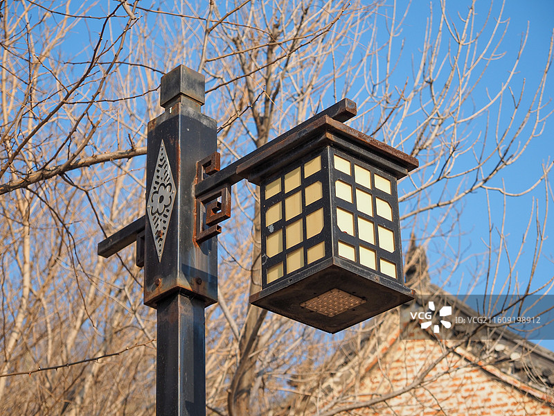 淄博萌山风景区的仿古路灯图片素材