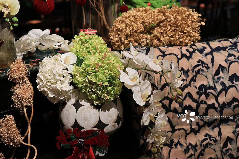 餐厅节日装饰及中国传统餐饮菜品特写图片素材