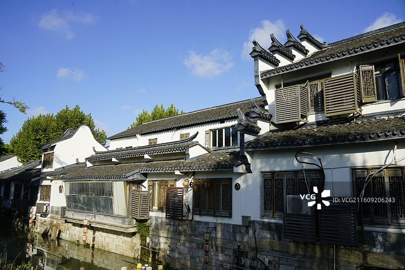 上海嘉定州桥老街传统建筑夜景中式古典建筑民居传统建筑物中的空巷图片素材