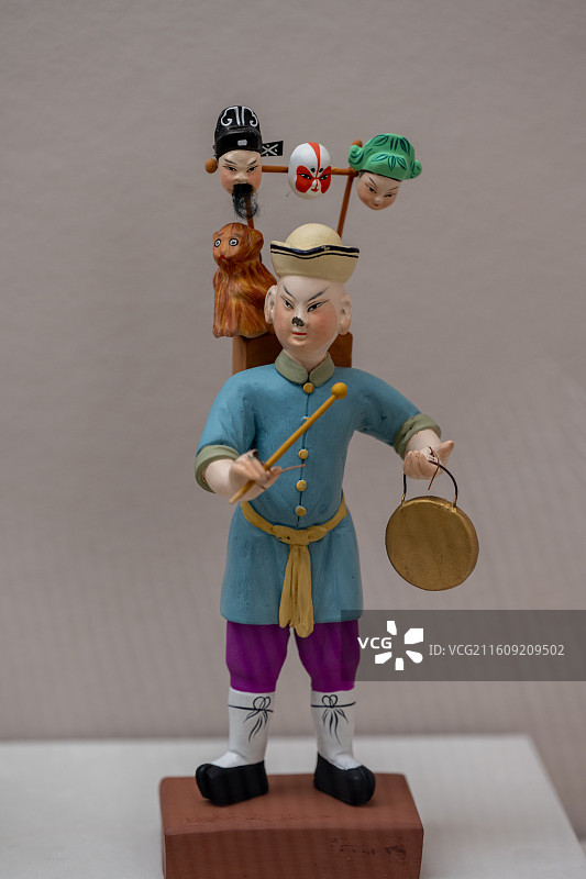 当代惠山泥人“耍把戏”——喻湘莲手工艺民俗表演造型图片素材