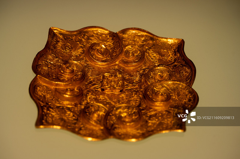 元代如意云纹金盘：南京博物院藏品图片素材