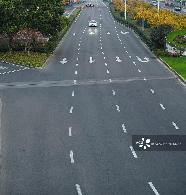上海 陆家嘴 繁荣 城市街道和建筑物在天空中的景色城市道路背景图图片素材
