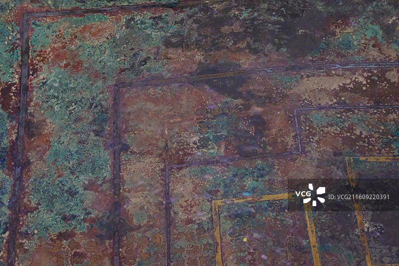 河北博物院镇馆之宝错金银铜版兆域图。沧桑斑驳古代金属文字背景图壁纸图片素材