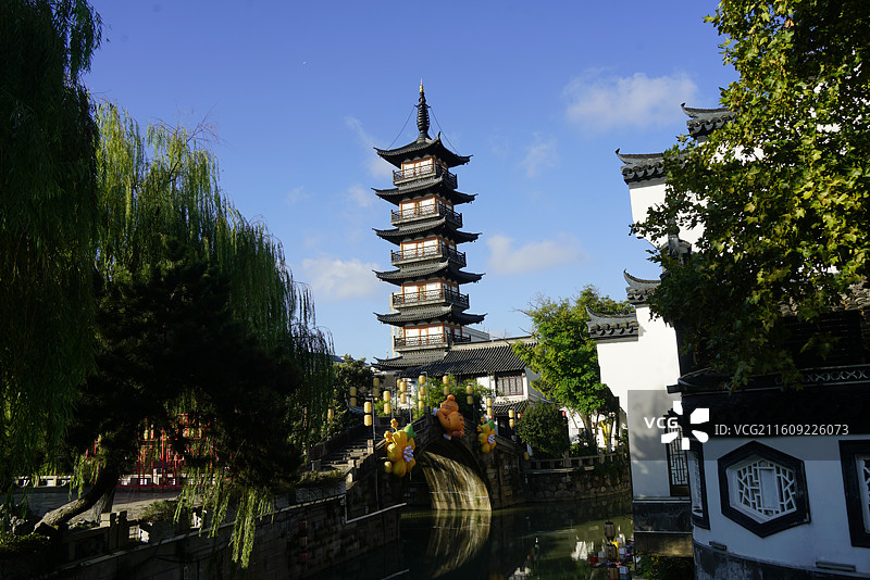 上海嘉定州桥老街传统建筑法华塔图片素材