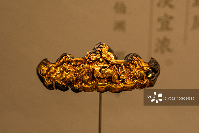 明代 鎏金人物纹银分心 1997年上海市黄浦区李惠利中学明墓出土 上海博物馆图片素材