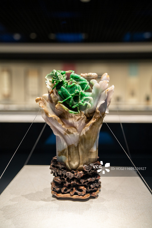 天津博物馆翡翠蝈蝈白菜图片素材