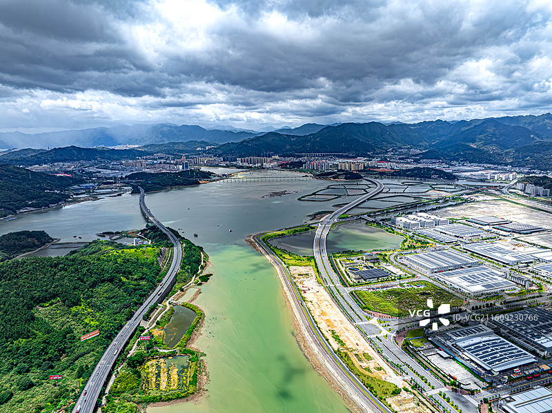 宁德三屿新能源汽车工业园 三屿湿地公园七都溪沈海高速公路田螺特大桥 三都澳经济开发区上汽集团宁德工厂图片素材