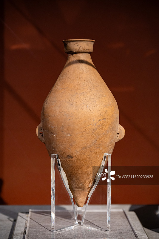 中国考古博物馆 文明起源展厅 新石器时代仰韶文化半坡类型 小口尖底瓶 陕西华阴横阵遗址图片素材