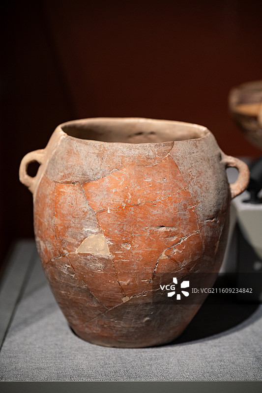 中国考古博物馆 文明起源展厅 新石器时代仰韶文化半坡类型 双耳陶罐 山西芮城东庄村遗址图片素材
