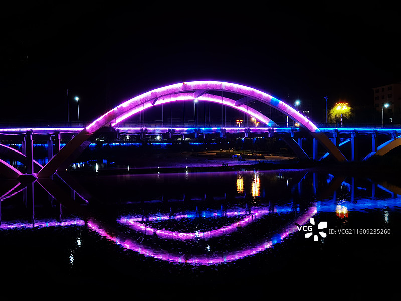 陕西省汉中市略阳县三河口大桥三河坝大桥夜景倒影图片素材