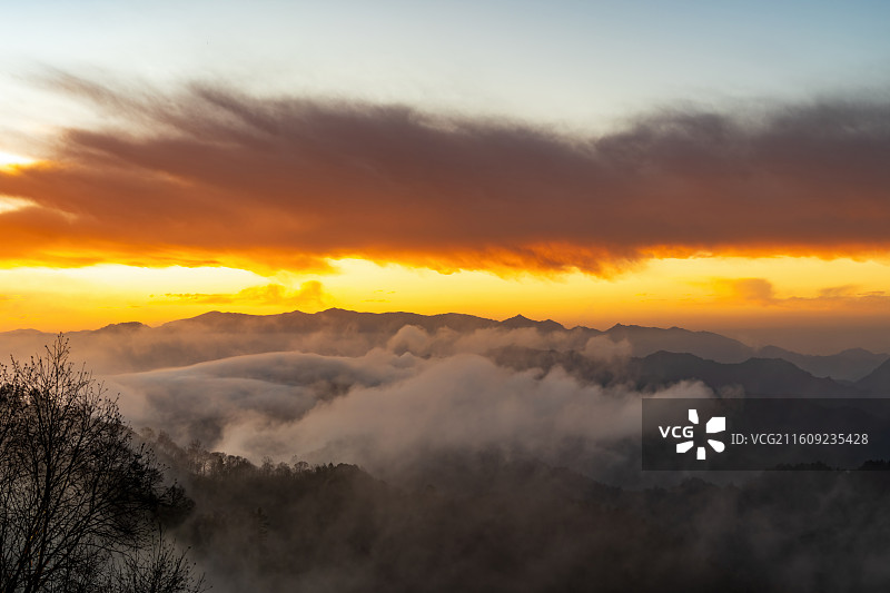 秦岭黄柏塬大岭云海日出风光图片素材