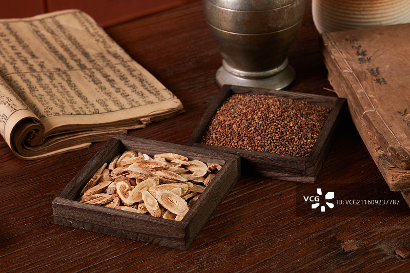 传统中药材菟丝子与黄芪图片素材