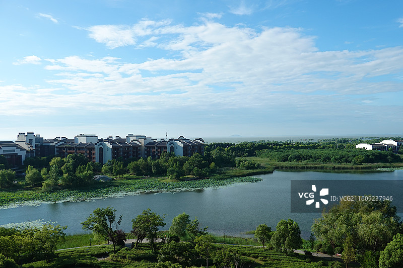 安徽省合肥市融创铂尔曼酒店远眺巢湖天际线图片素材