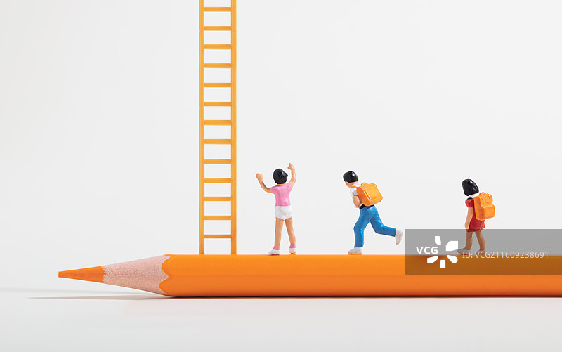 微缩创意教育主题学生与阶梯图片素材