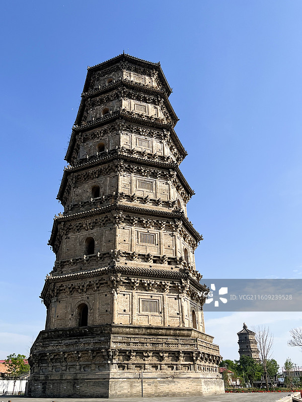 河北省保定市 涿州双塔 近景北塔云居寺塔 远景南塔智度寺塔 辽塔图片素材