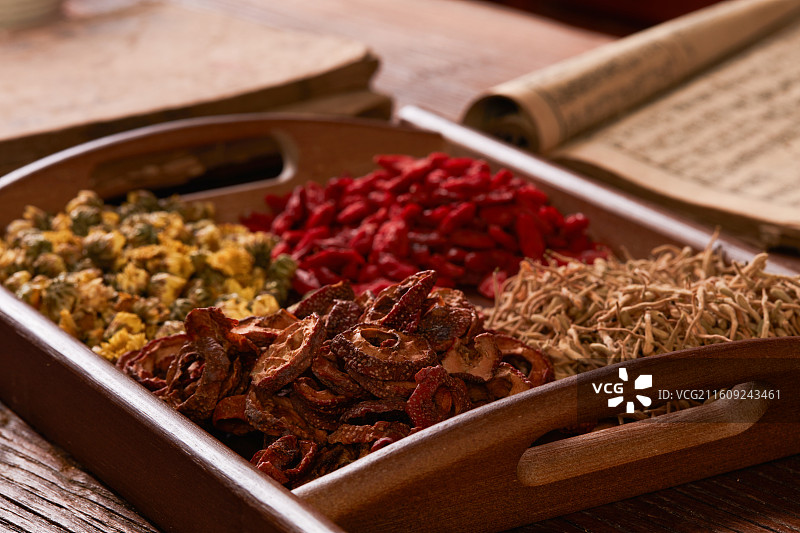 中药材金银花搭配山楂菊花与枸杞图片素材