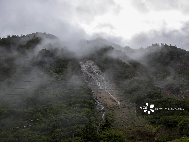 这是一组展现四川省宝兴县夹金山景区壮丽风光的摄影作品。图片素材