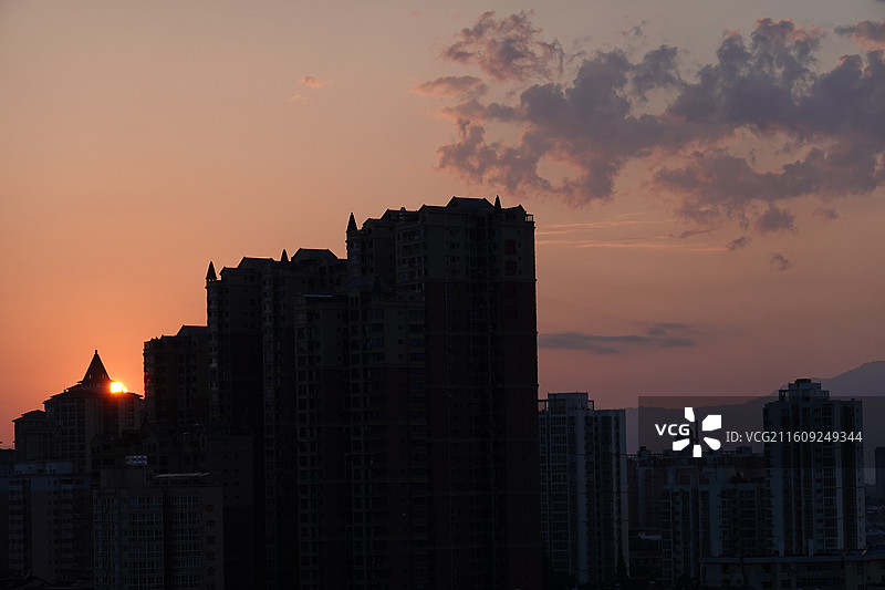 陕西省汉中市汉台区虎头桥爬楼拍日落夕阳晚霞图片素材