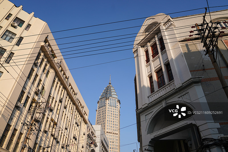 上海 蓝天下建筑物的低角度视图图片素材