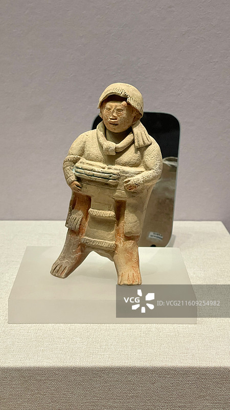 男性人物陶哨 古典晚期 陶 卡洛斯 裴里瑟 卡马拉人类学博物馆藏图片素材