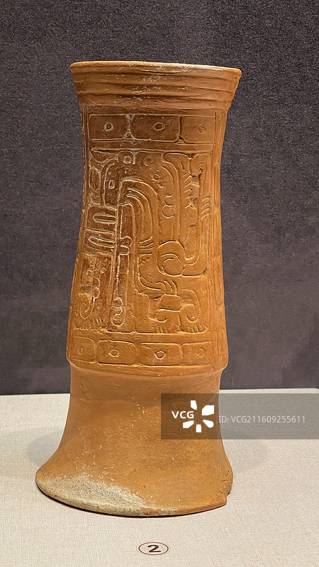 象征性纹饰高足杯 古典晚期 陶 卡洛斯 裴里瑟 卡马拉人类学博物馆藏图片素材