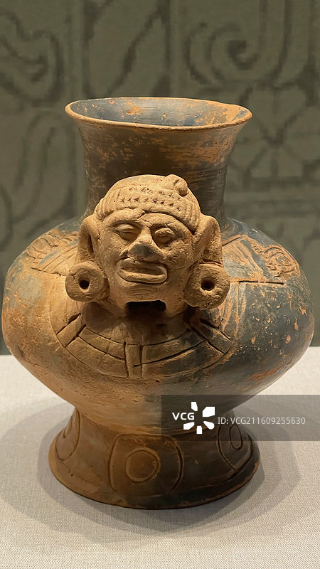 人形陶罐 古典晚期 陶 卡洛斯 裴里瑟 卡马拉人类学博物馆藏图片素材