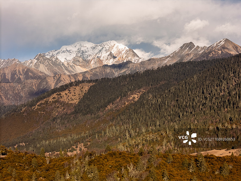西藏 3 天 2 夜自驾：色季拉山口观南迦巴瓦日照金山，巴松措晨雾，羊卓雍措碧蓝，布达拉宫夜景映星空图片素材