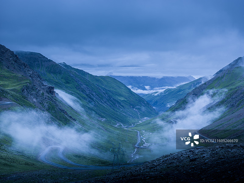 这是一组展现四川省宝兴县夹金山景区壮丽风光的摄影作品。图片素材