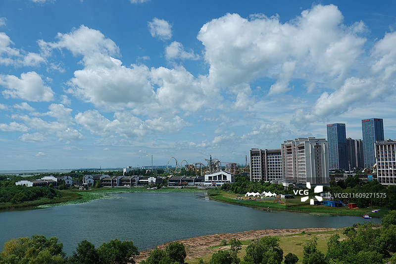 安徽省合肥市融创铂尔曼酒店远眺巢湖天际线图片素材