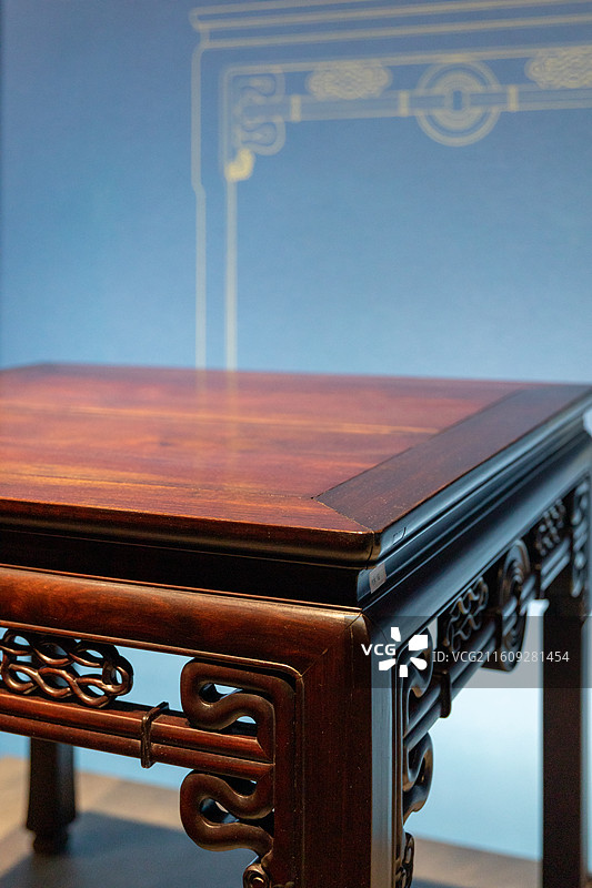 常州博物馆刘国钧捐献红木家具陈列民国 红木绳纹拱璧方桌图片素材