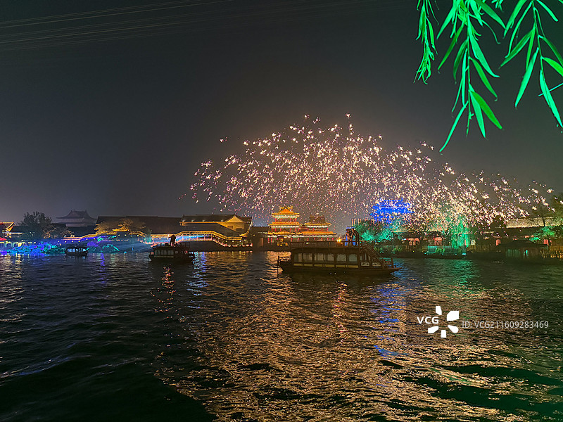 清明上河园，打铁花图片素材