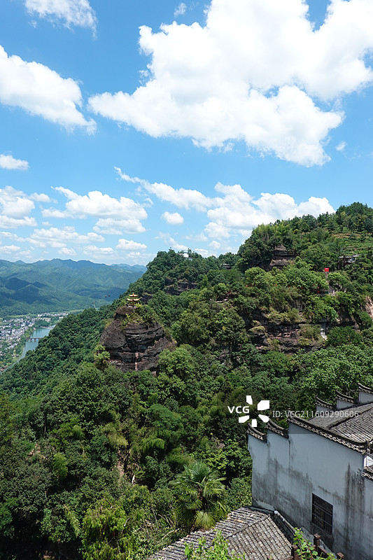安徽省黄山市休宁县齐云山：长生楼拍香炉峰图片素材