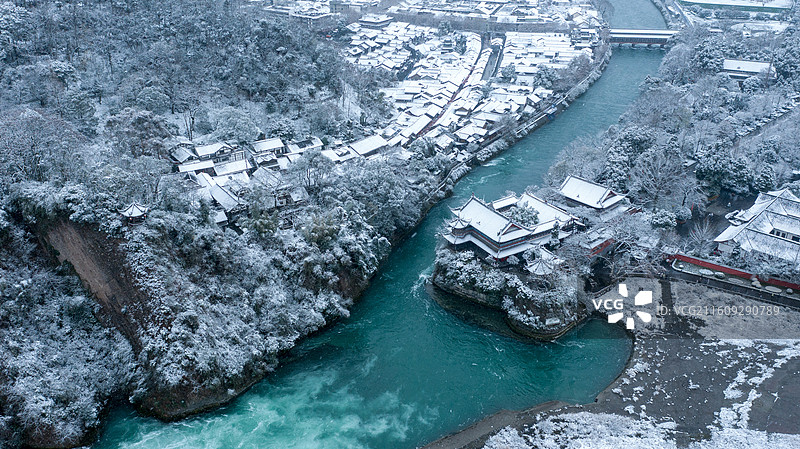 雪中都江堰宝瓶口图片素材