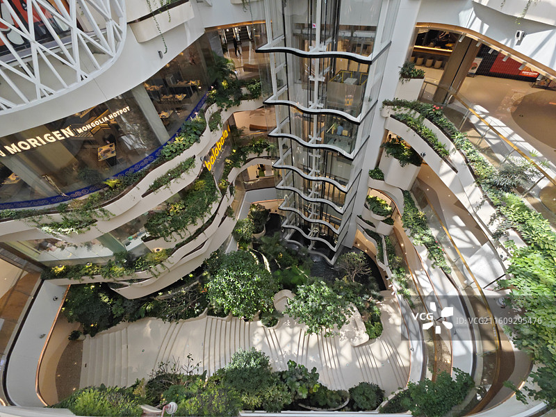 西安南飞鸿乐荟中心超高层建筑 室内装修商业室内绿化图片素材