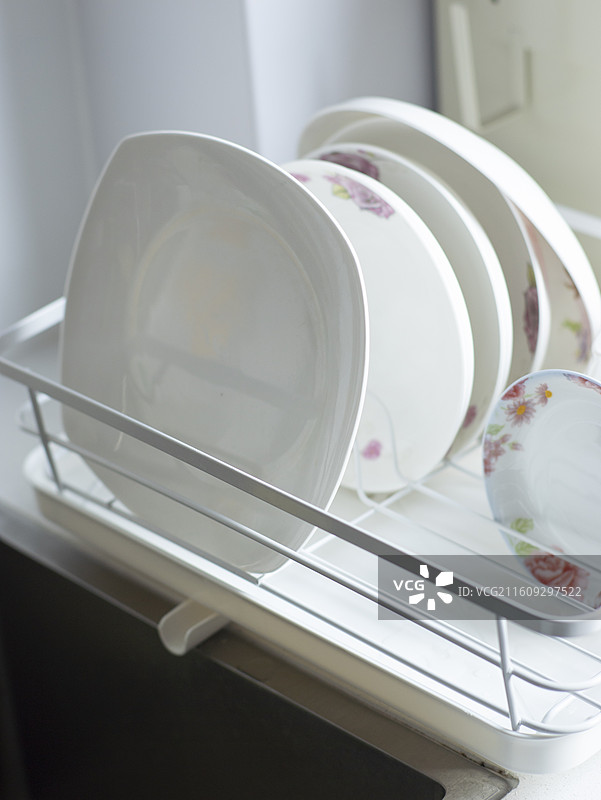 筷子盘子碗晾晒筷子筐案板图片素材