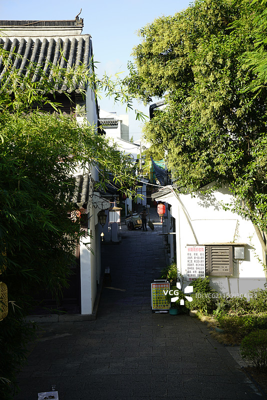 上海嘉定州桥老街传统建筑古镇里的房屋小桥流水人家图片素材