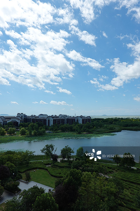 安徽省合肥市融创铂尔曼酒店远眺巢湖天际线图片素材